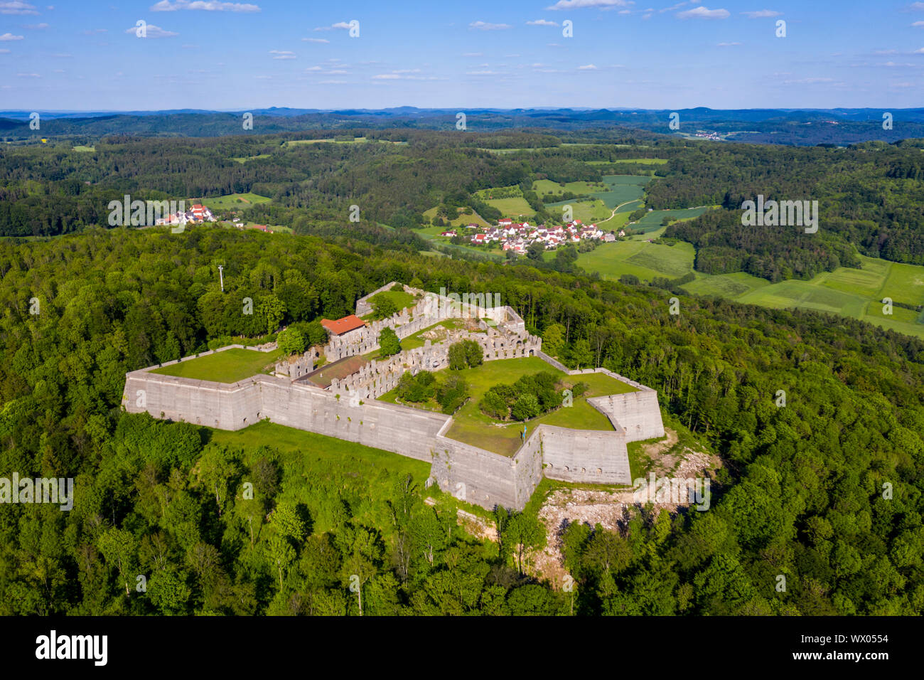 Par l'antenne de la forteresse de drone Rothenberg, Franconia, Bavaria, Germany, Europe Banque D'Images