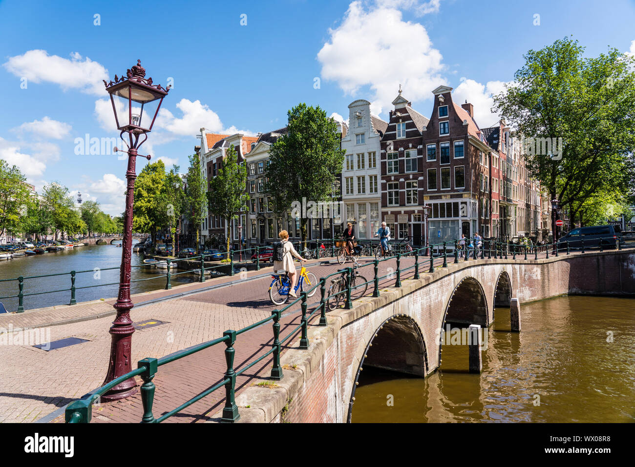 Vieux immeubles à pignons et pont sur Keisersgracht canal, Amsterdam, Hollande du Nord, les Pays-Bas, Europe Banque D'Images