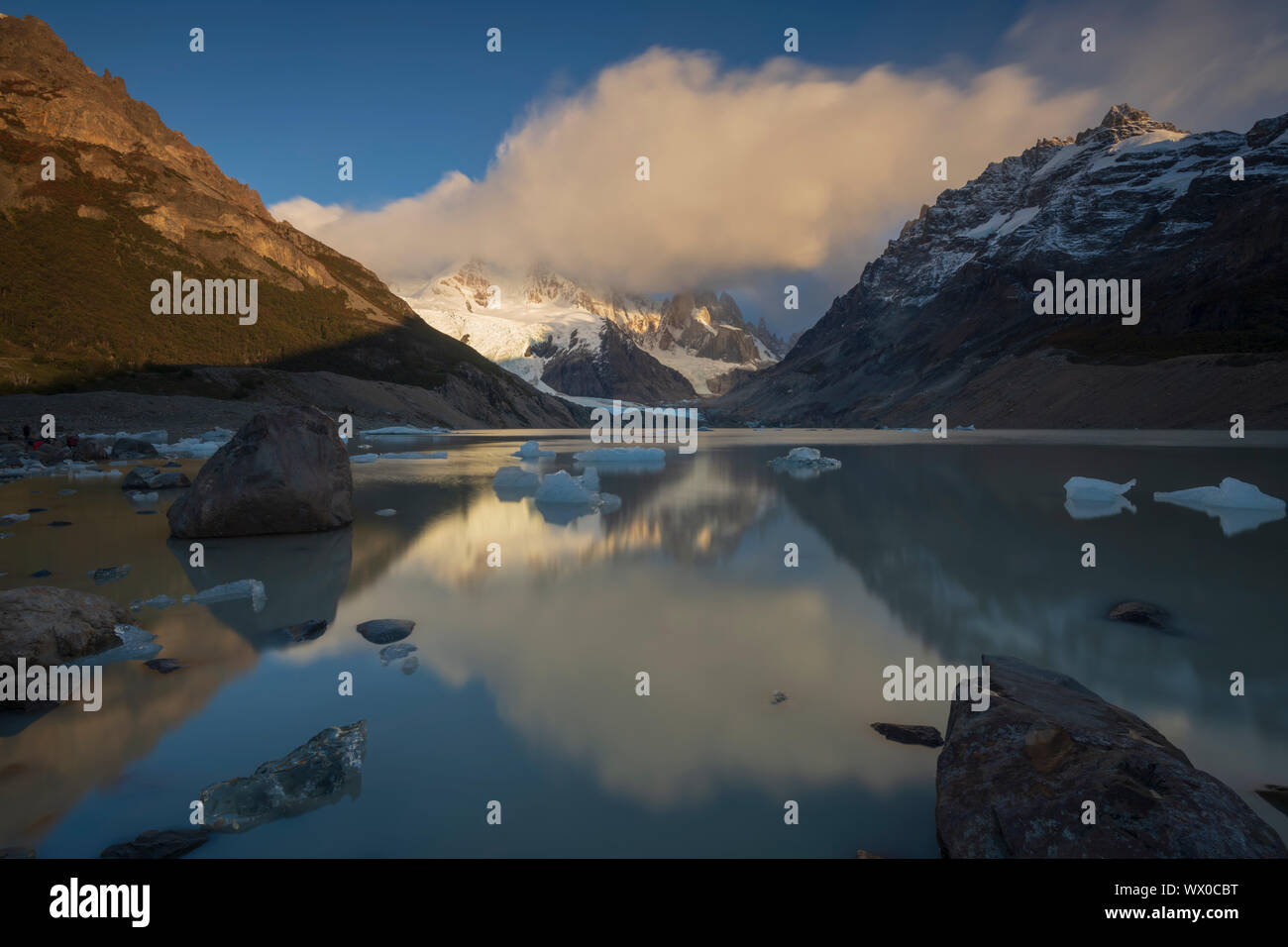 Lever du soleil à Laguna Torre, le Parc National Los Glaciares, UNESCO World Heritage Site, Province de Santa Cruz, Argentine, Amérique du Sud Banque D'Images