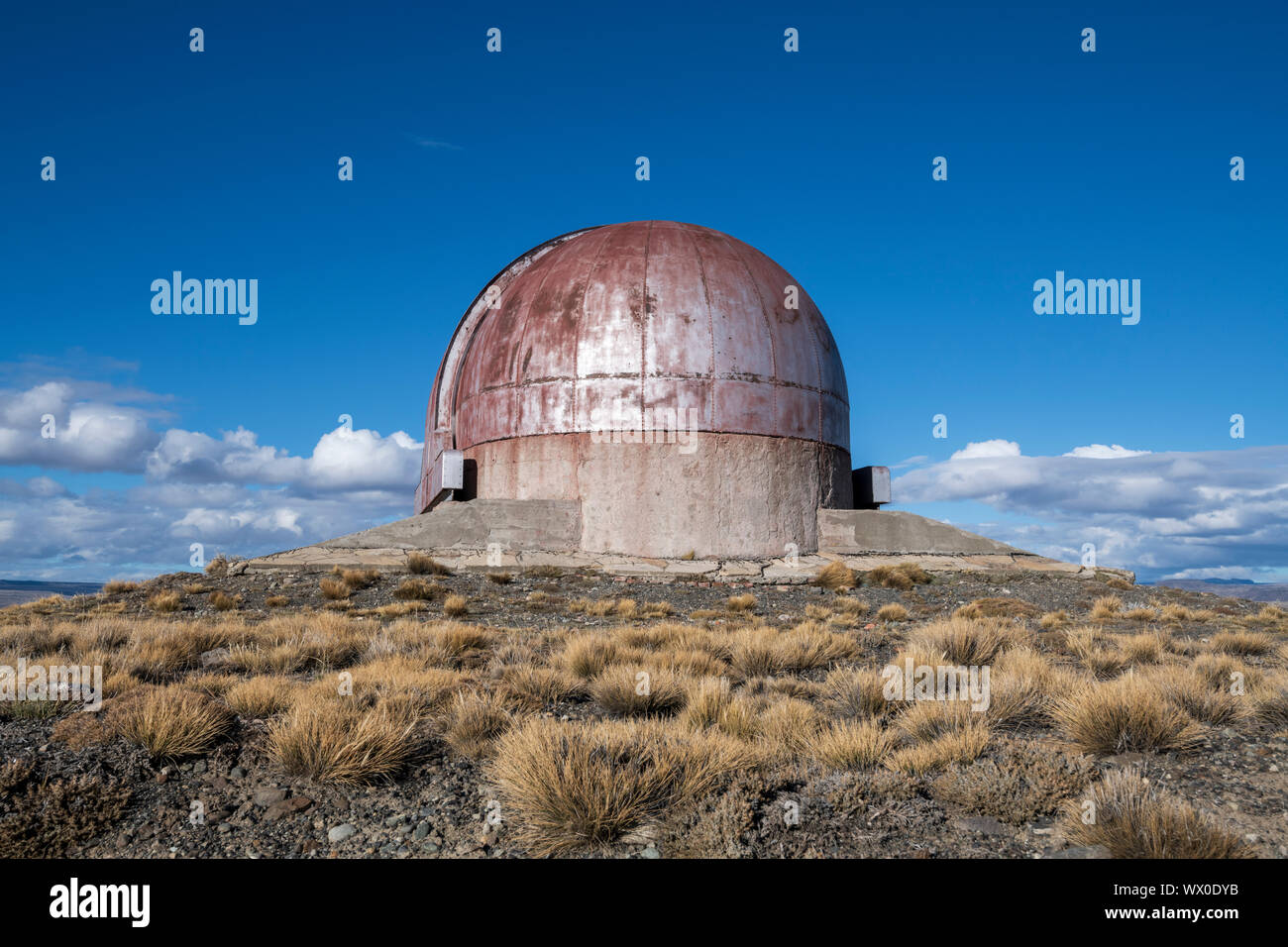 Ancien observatoire abandonné dans un paysage à distance, en Patagonie, Argentine, Amérique du Sud Banque D'Images