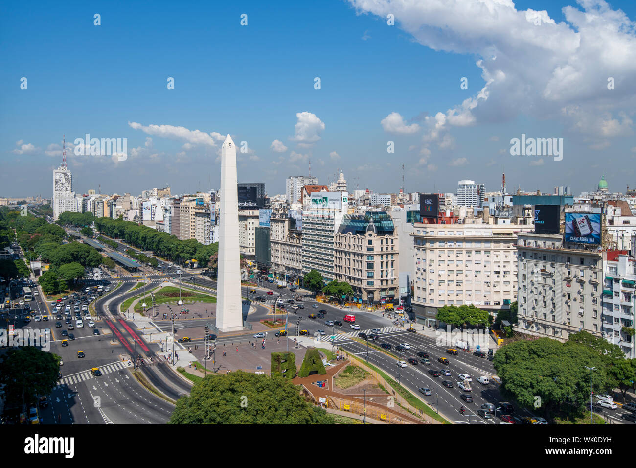 L'Obelisco sur l'Avenue 9 de Julio, Buenos Aires, Argentine, Amérique du Sud Banque D'Images