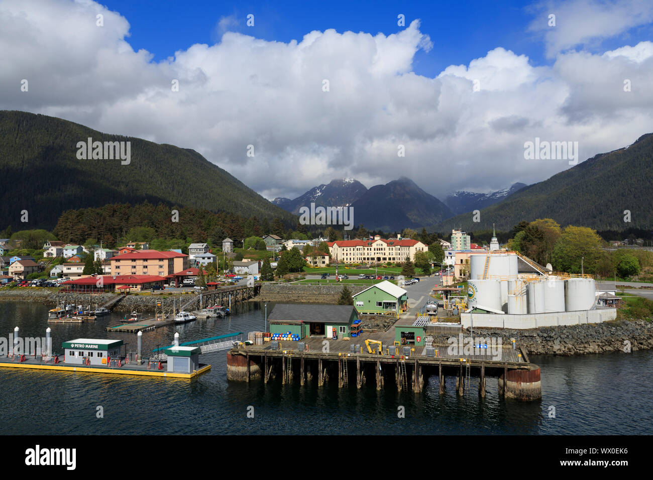 Dépôt de carburant maritime, port de Sitka, Sitka, Alaska, États-Unis d'Amérique, Amérique du Nord Banque D'Images