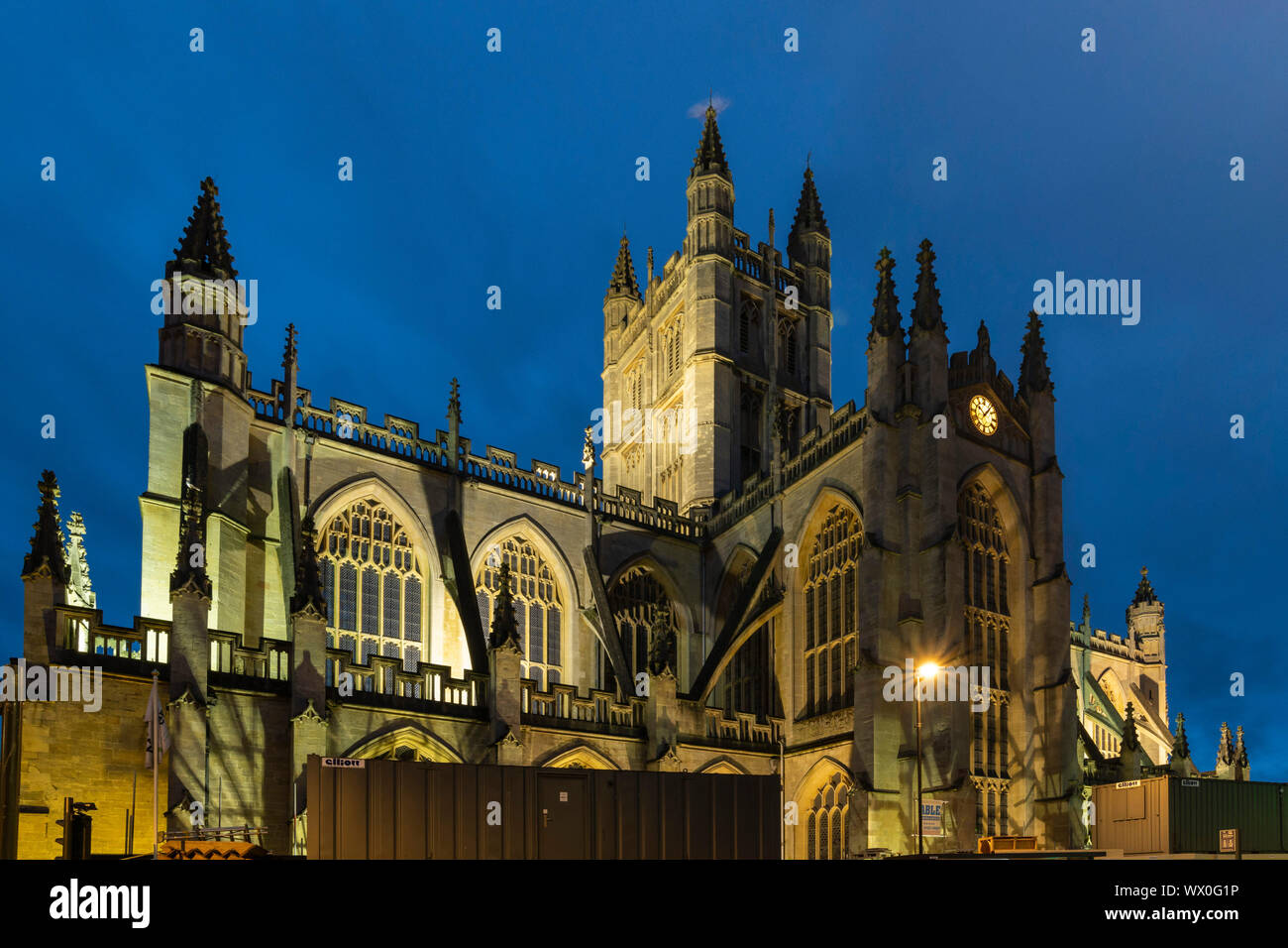 L'Abbaye de Bath est éclairée la nuit, baignoire, UNESCO World Heritage Site, Somerset, Angleterre, Royaume-Uni, Europe Banque D'Images