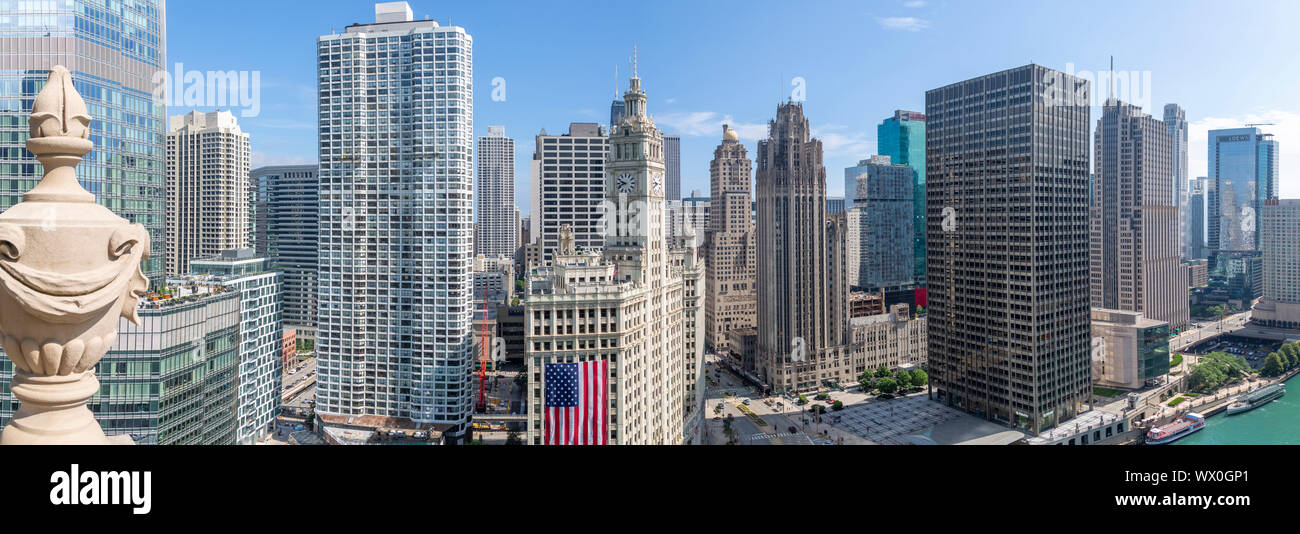 Avis de Wrigley Building à partir de la terrasse sur le toit, le centre-ville de Chicago, Illinois, États-Unis d'Amérique, Amérique du Nord Banque D'Images