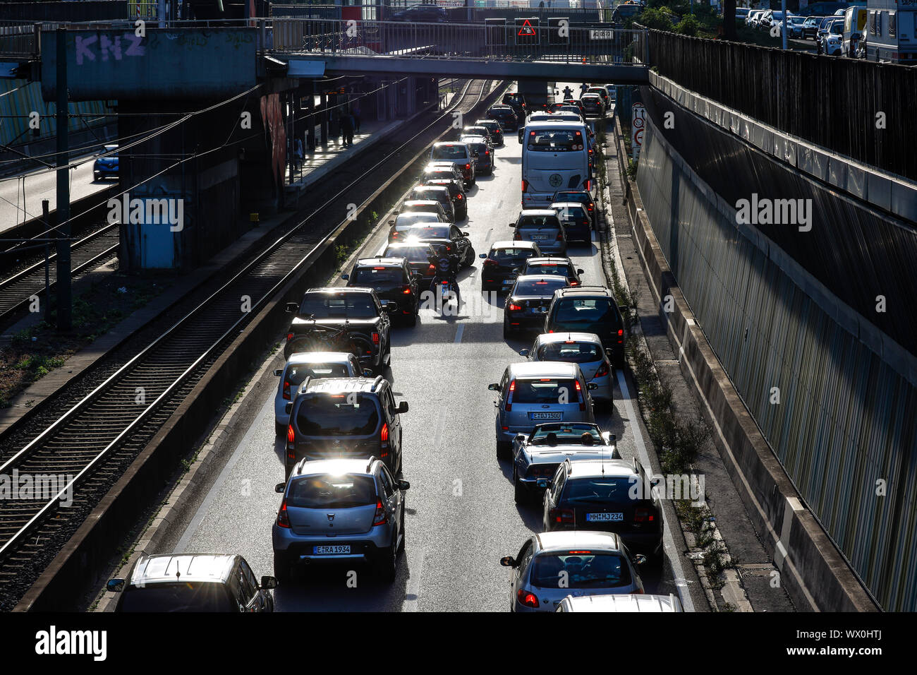 Essen, Ruhr, Rhénanie du Nord-Westphalie, Allemagne - Accident la congestion sur l'autoroute a40. Essen, Ruhr, Nordrhein-Westfalen, Deutschland - ONU Banque D'Images