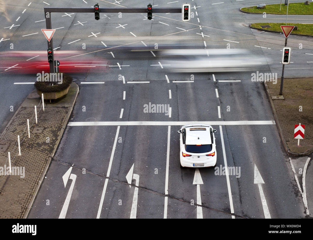 Le trafic à Alter Markt, barmen, Wuppertal, région du Bergisches Land, Rhénanie du Nord-Westphalie, Allemagne, Europe Banque D'Images