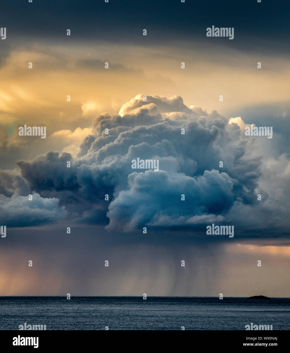 Ciel, nuages, eau, possibilité de pluie, météo et climat. Limousin, France,  Europe Stock Photo - Alamy