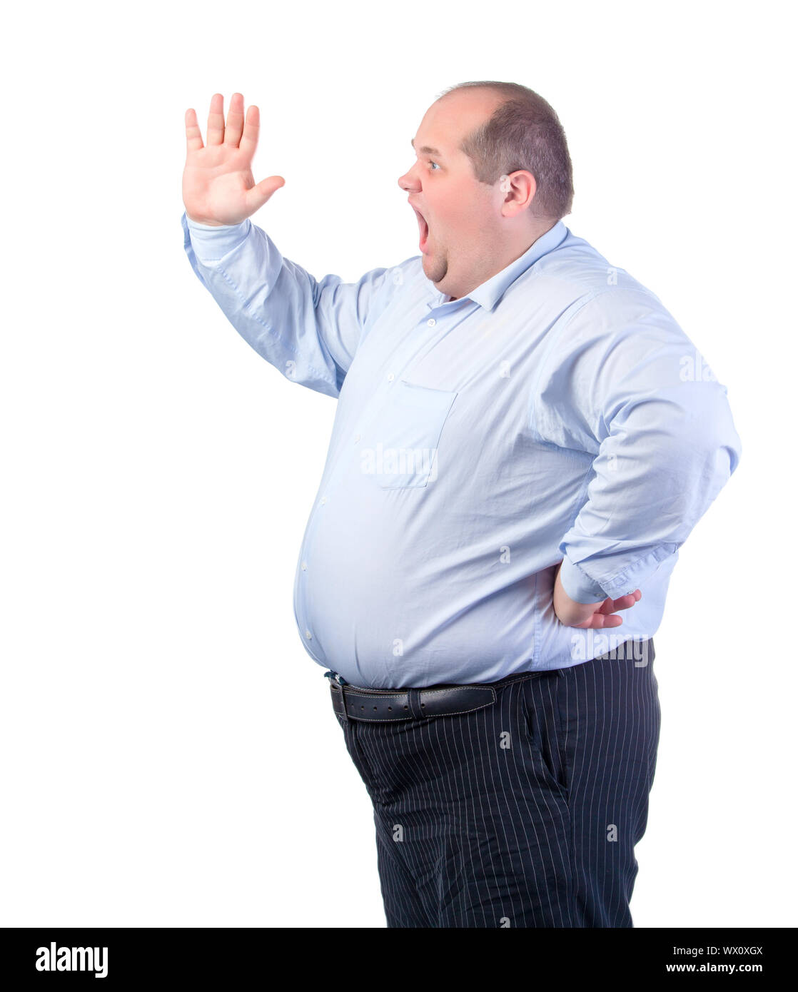 Gros Homme dans une chemise bleue, criant Photo Stock - Alamy