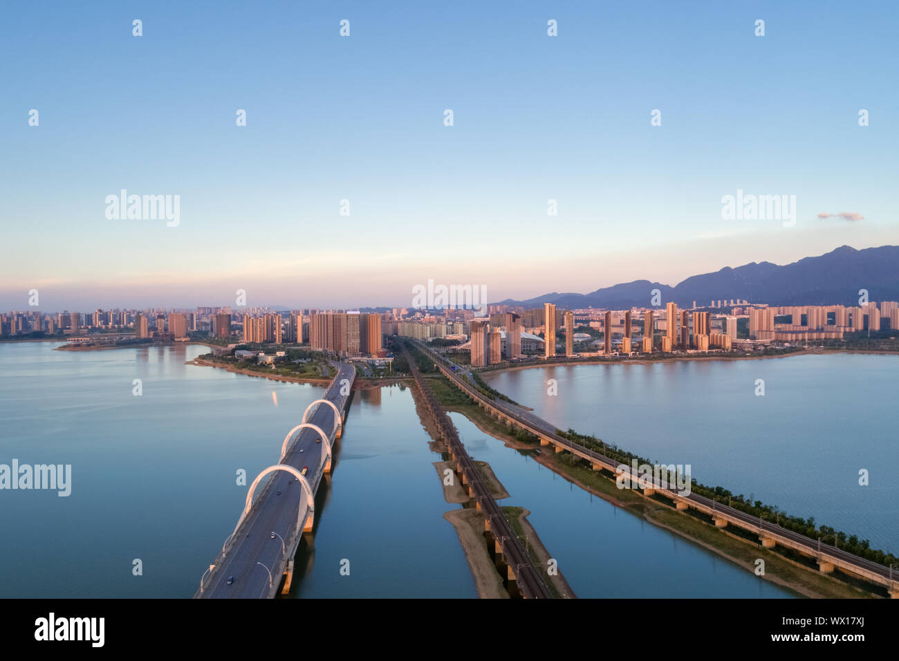 Jiujiang cityscape in sunset Banque D'Images