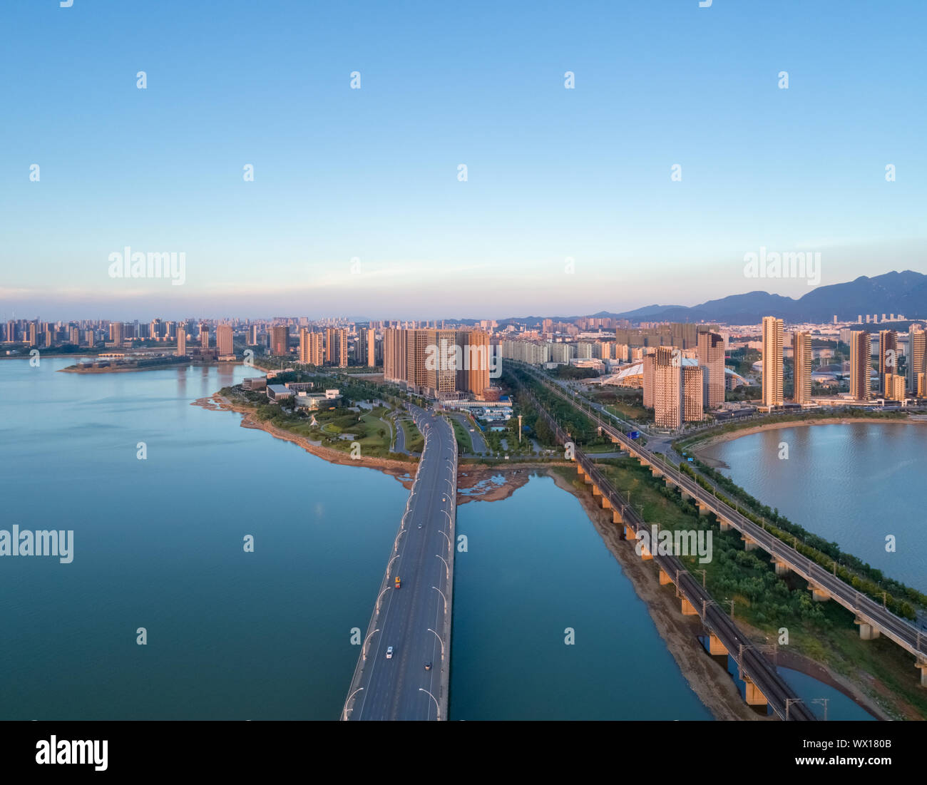 Ville paysage de coucher du soleil Banque D'Images