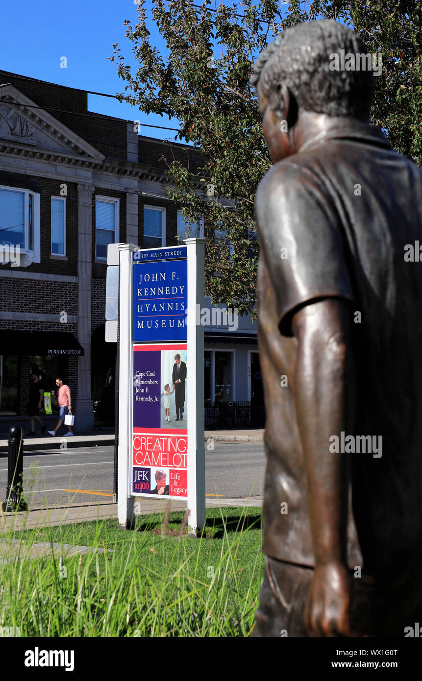 Un fermé détail de la statue de bronze de John F. Kennedy en face de John F Kennedy Hyannis Museum.museum.JFK Hyannis Cape Cod..Massachusetts.USA Banque D'Images