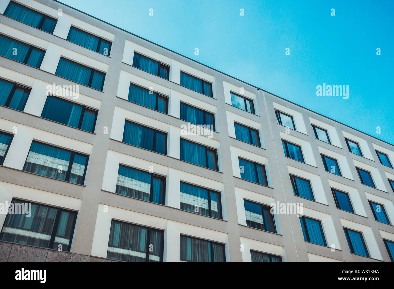 Appartement Maison futuriste à Berlin avec façade gris et blanc Banque D'Images