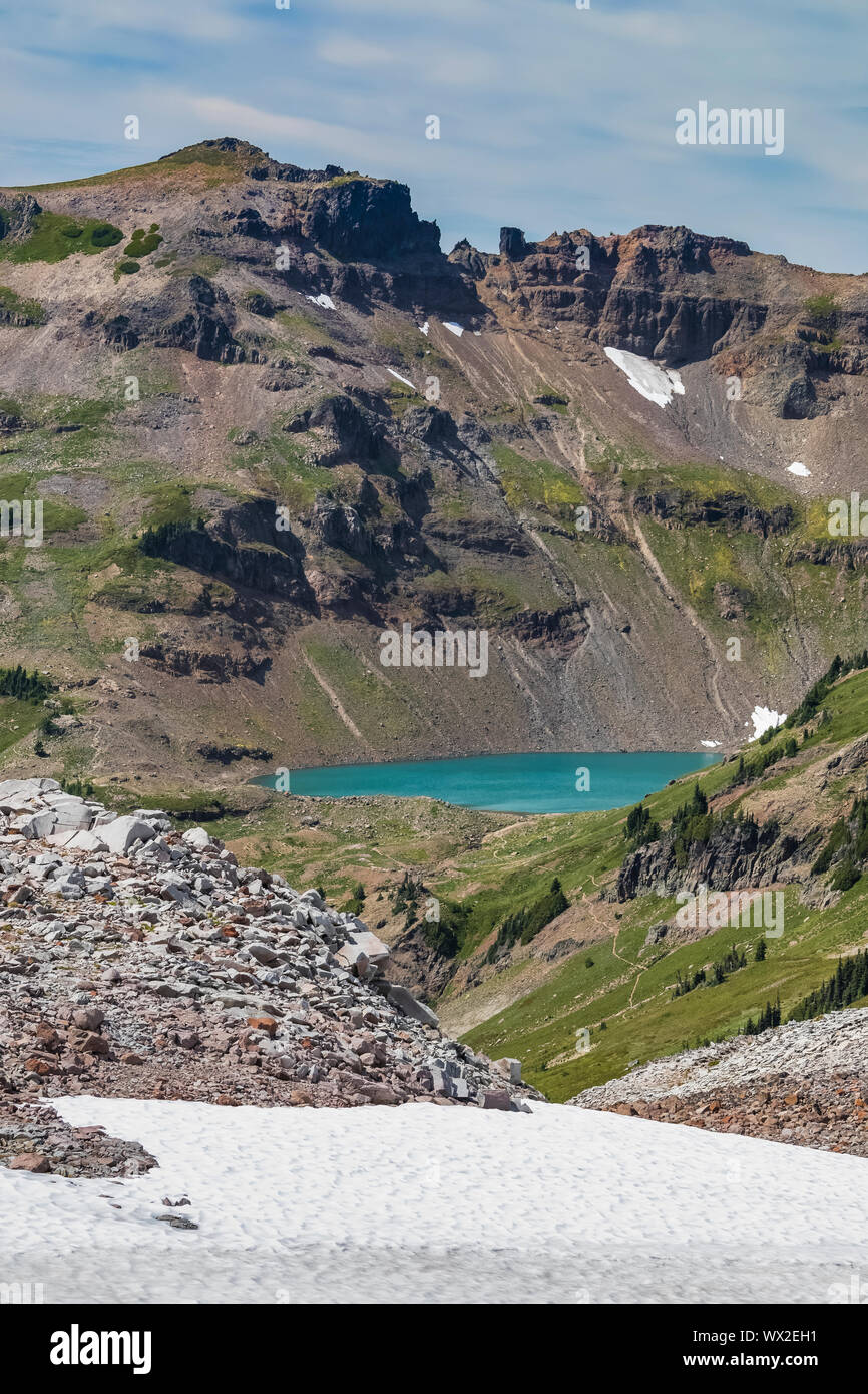 Lac de chèvre dans les roches de chèvre sauvage, vu de la Pacific Crest Trail, Gifford Pinchot National Forest, Washington State, USA Banque D'Images