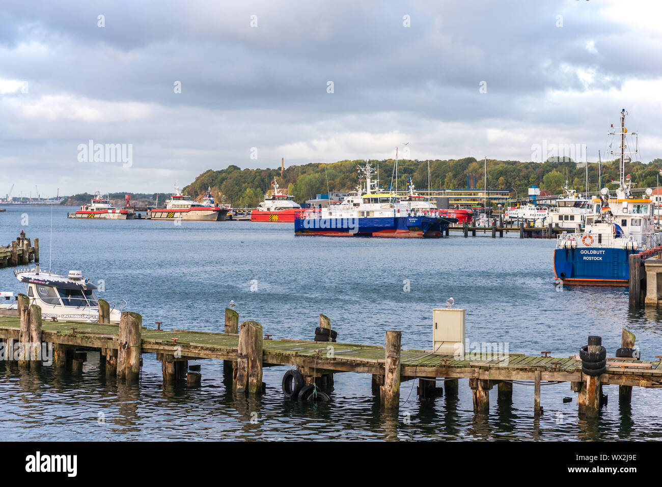 Les navires dans le port de Sassnitz Banque D'Images