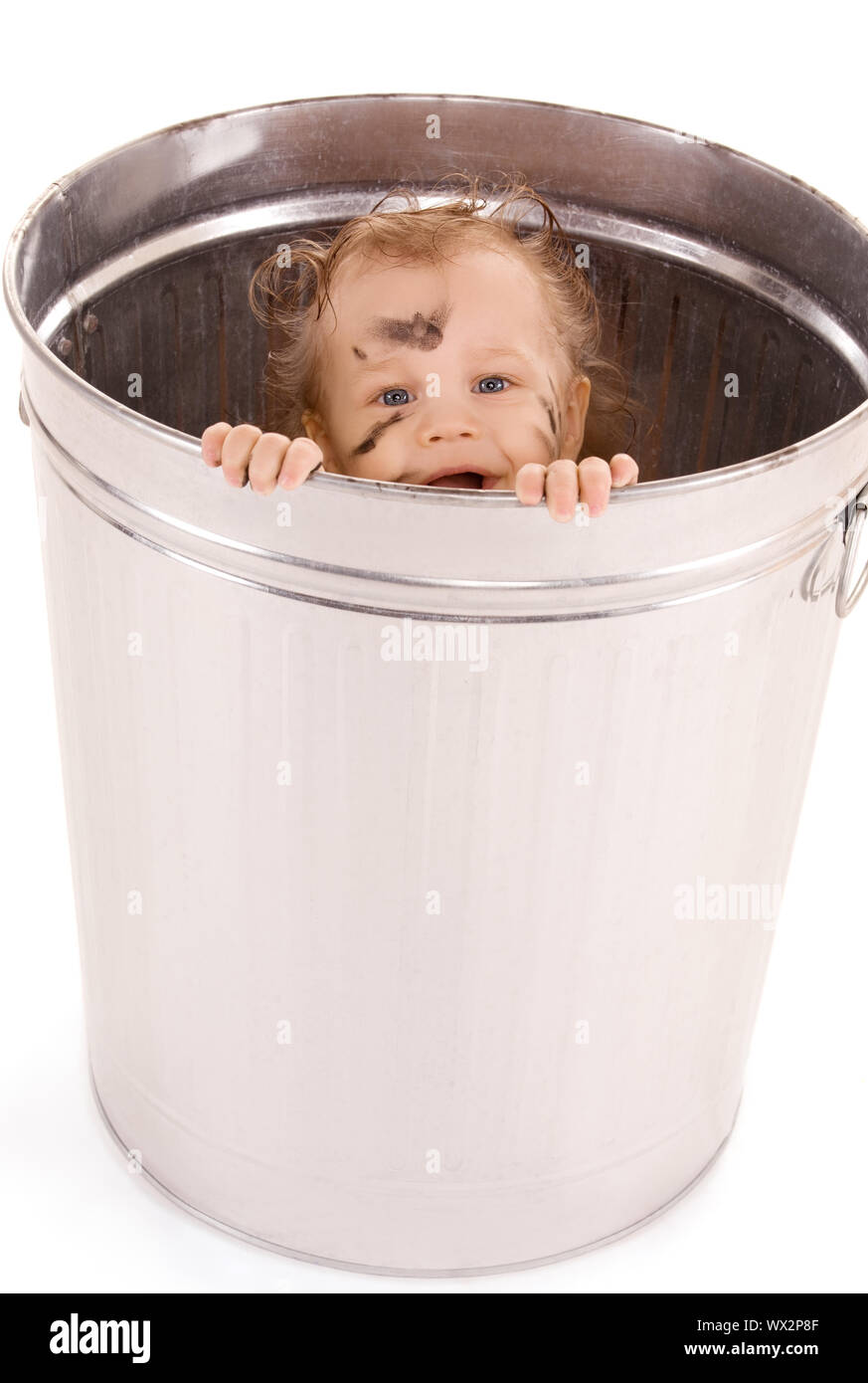 Bebe En Poubelle Photo Stock Alamy