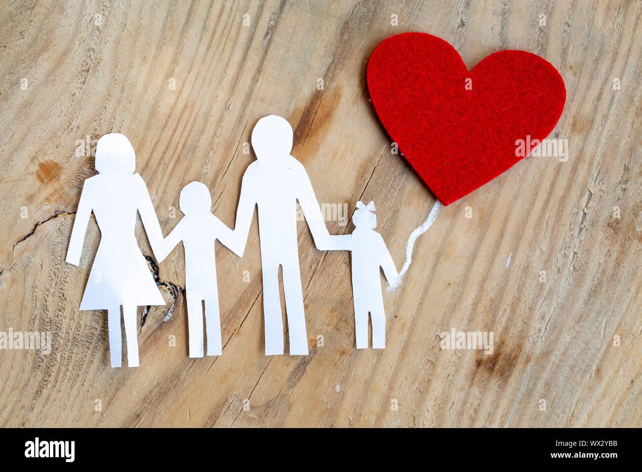 Concept de famille heureuse, en bonne santé, de la famille et maison coeur Banque D'Images