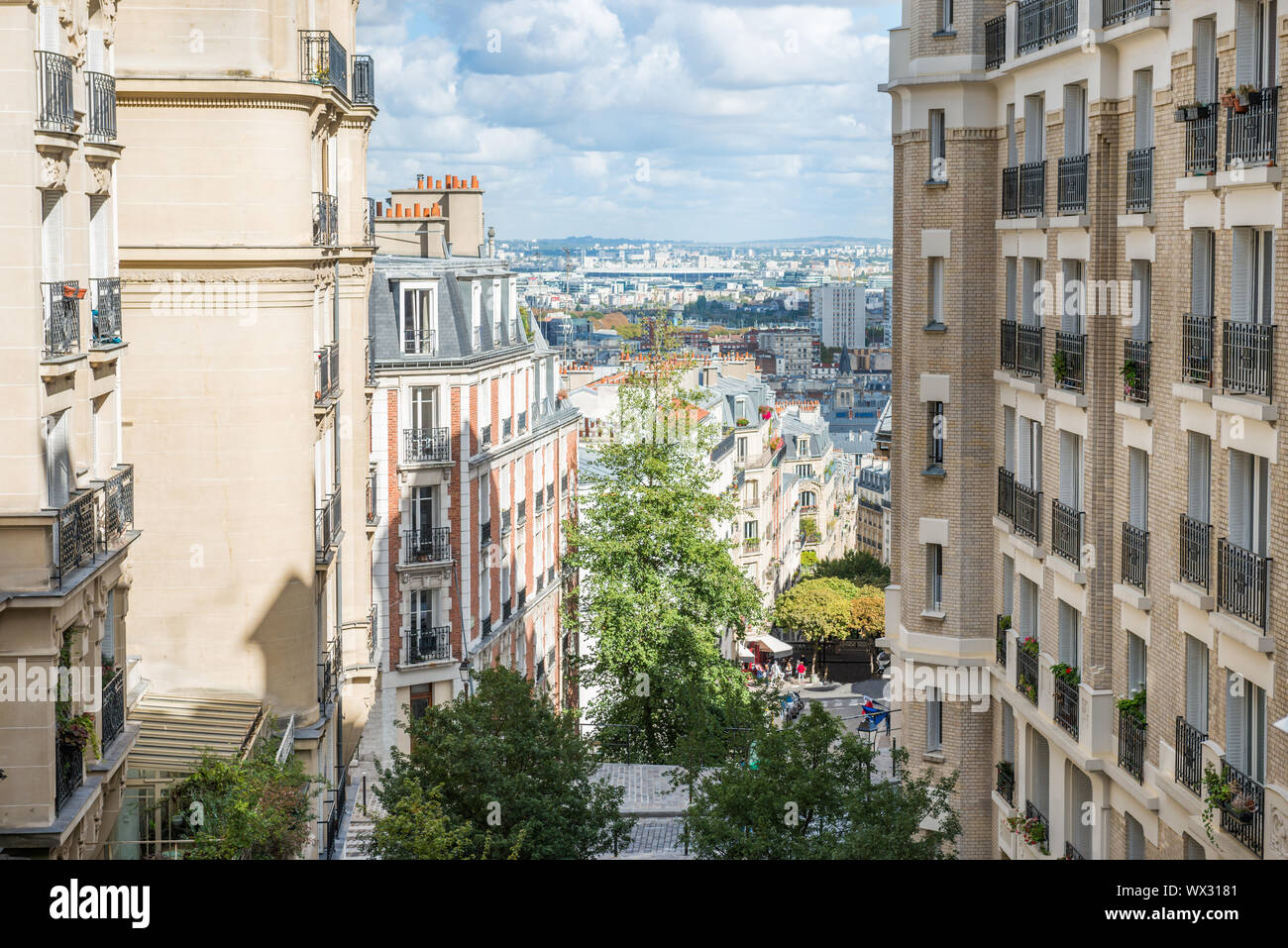 Vue depuis la rue Montmartre à Paris Banque D'Images