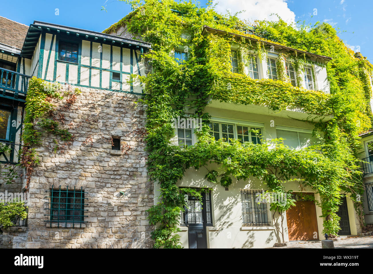 Touristique confortable alley à Paris, Montmartre Banque D'Images