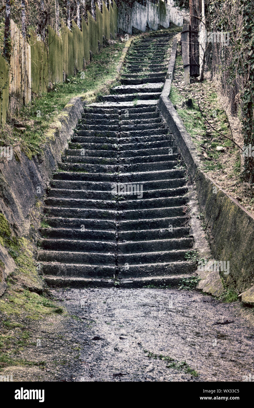 Abandonné, l'escalier. Route de l'enfer Banque D'Images