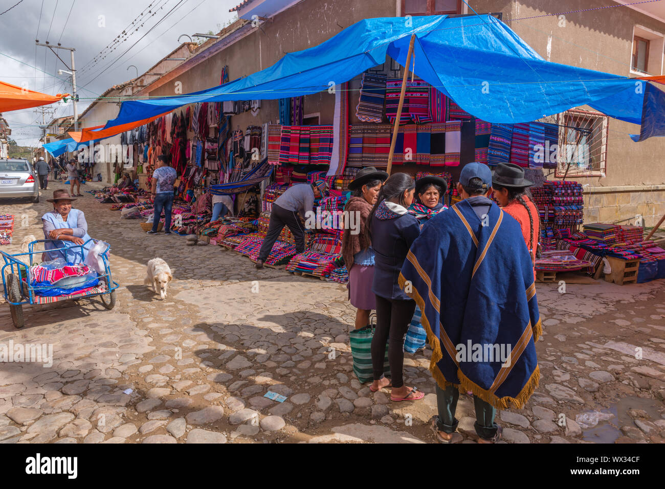 Marché du dimanche de Tarabuco occupé, ministère Sucre, Bolivie, Amérique Latine Banque D'Images