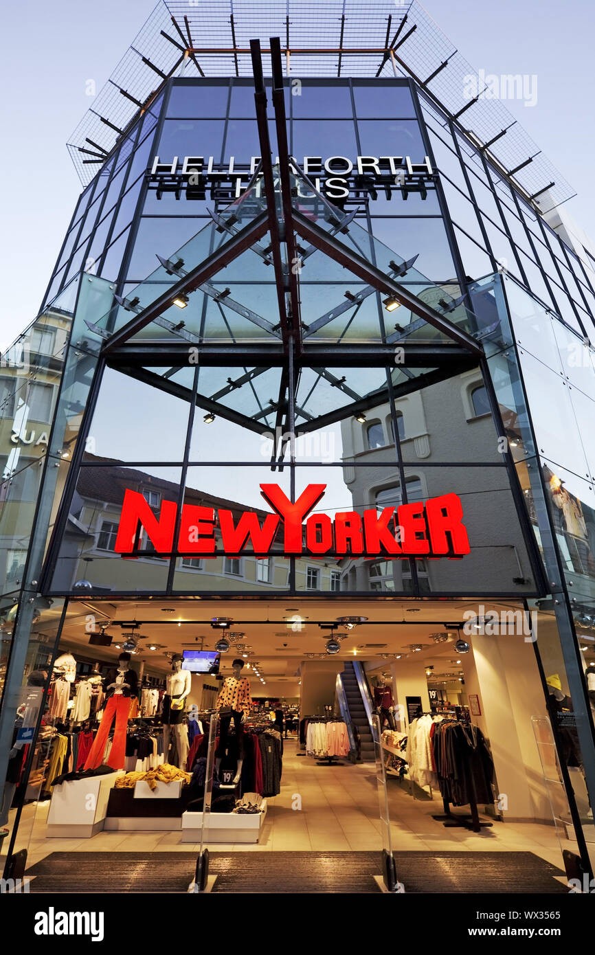 New Yorker, boutique, zone piétonne, Luedenscheid, Sauerland, Nordrhein-Westfalen, Germany, Europe Banque D'Images