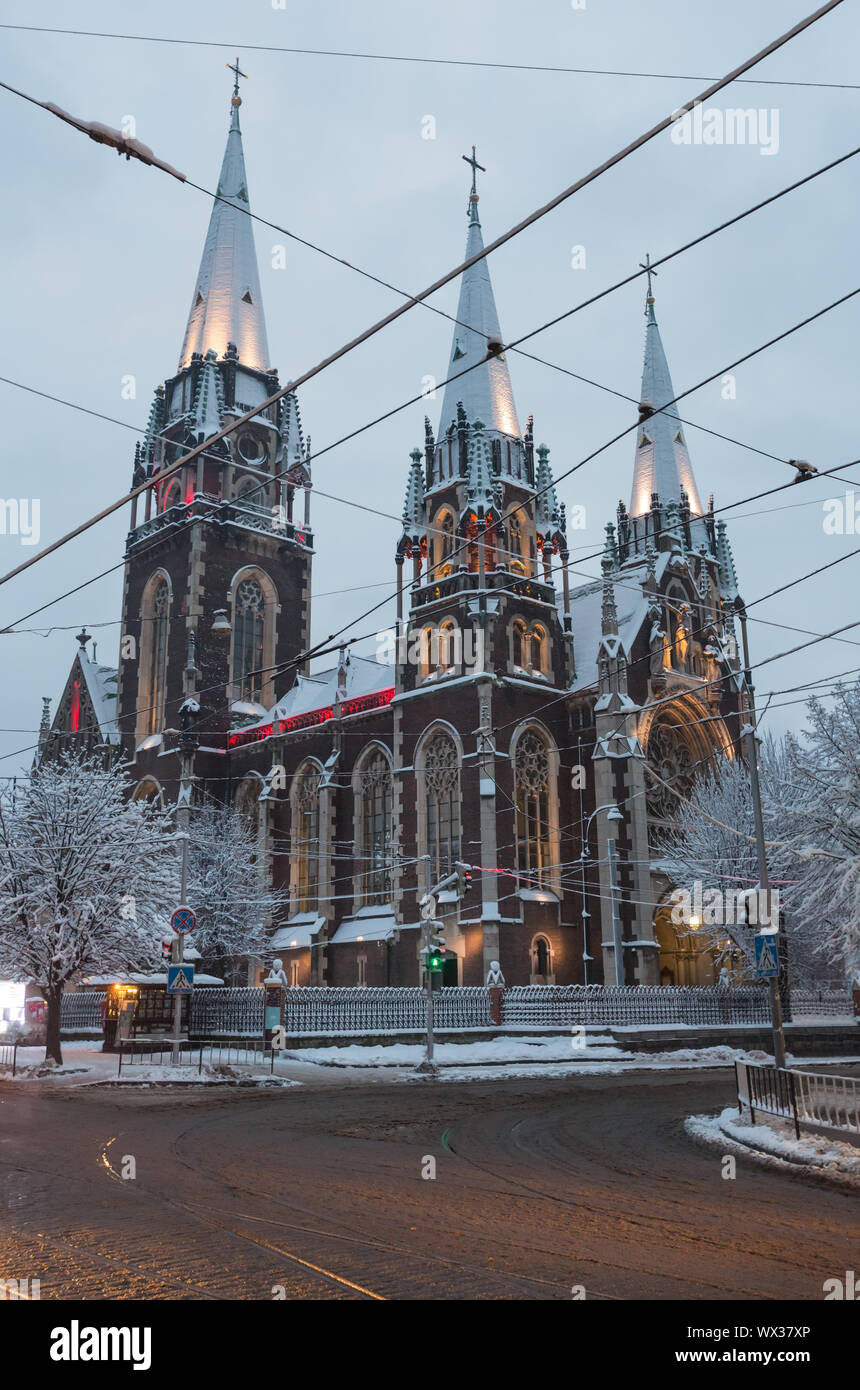 Tôt le matin de l'église Sts. Olha et Elizabeth à Lviv, Ukraine Ville Banque D'Images