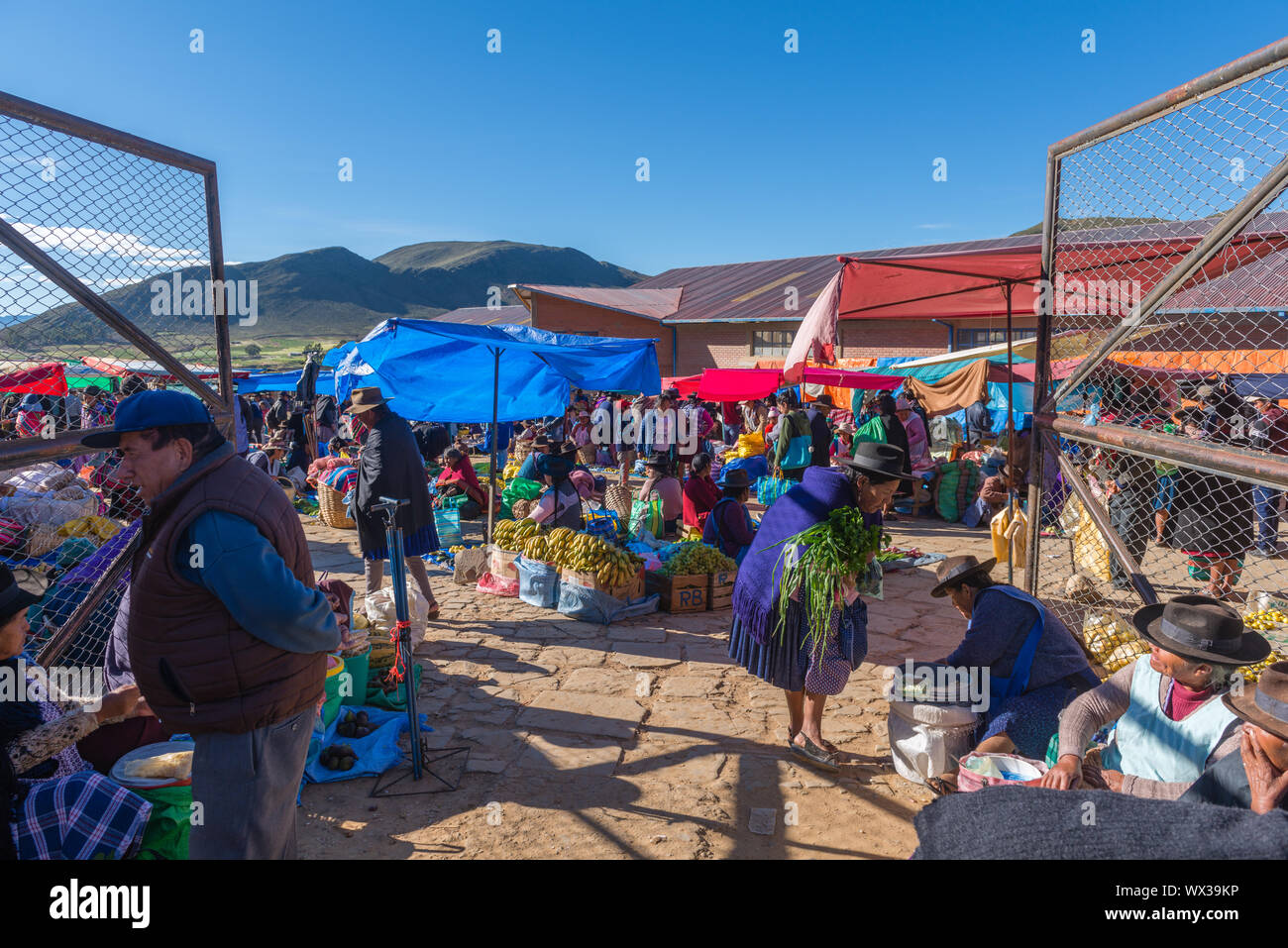 Marché du dimanche de Tarabuco occupé, ministère Sucre, Bolivie, Amérique Latine Banque D'Images