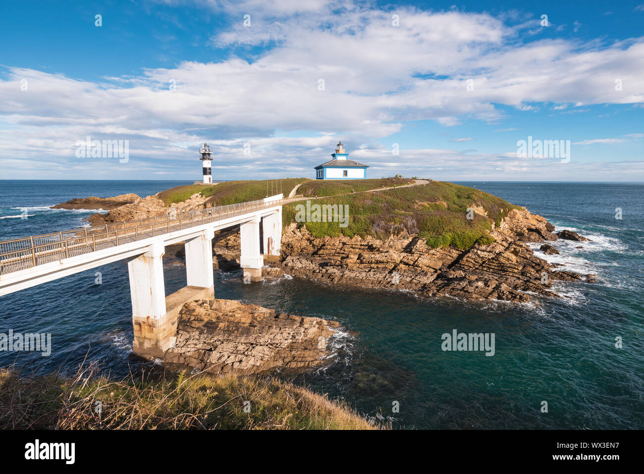 Phare de l'île de Pancha à Ribadeo côte, Galice, Espagne. Banque D'Images