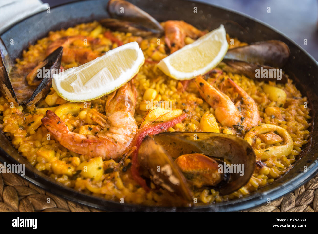 Paella aux fruits de mer, plat traditionnel espagnol Banque D'Images