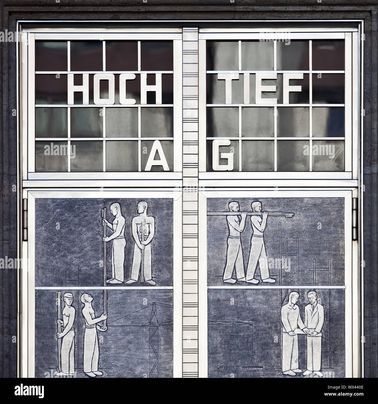 Hochtief, historique entrée du siège de l'entreprise, Hochtiefhaus, Essen, Germany, Europe Banque D'Images