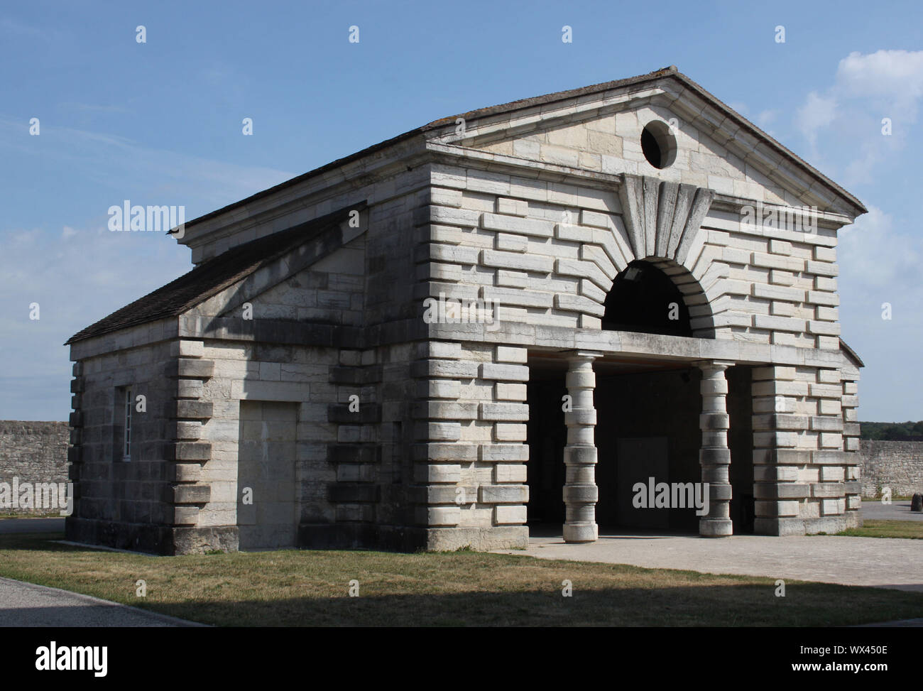 Une des dépendances conçu par Ledoux à la Saline royale (la saline royale) à Arc-et-Senans Banque D'Images Une des dépendances conçu par Ledoux à la Saline royale (la saline royale) à Arc-et-Senans Banque D'Images