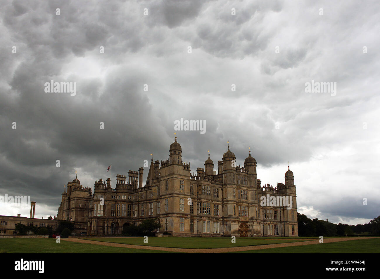 Burghley House en pleine tempête Banque D'Images