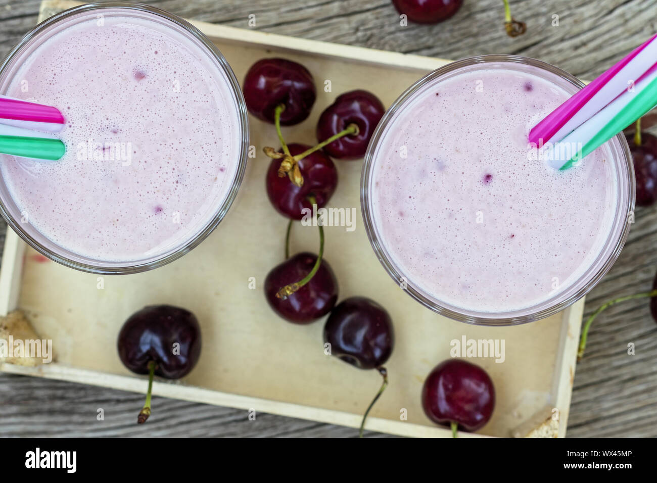 Milk Shake, de cerise, de désintoxication, agiter, vue du dessus, copy space Banque D'Images