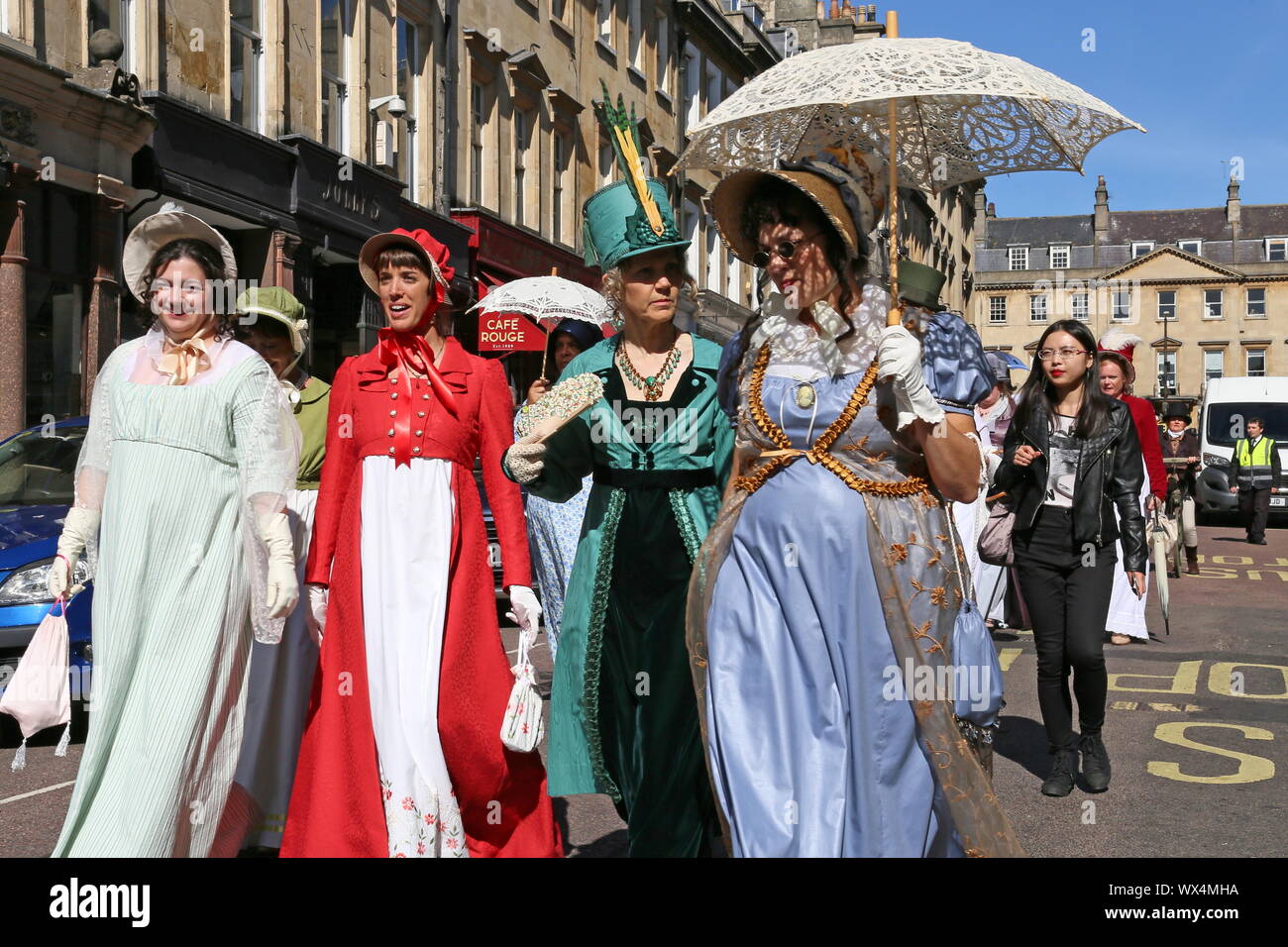 Grand Regency Promenade costumée, Jane Austen Festival, Milsom Street, Bath, Somerset, Angleterre, Grande-Bretagne, Royaume-Uni Royaume-Uni, Europe Banque D'Images