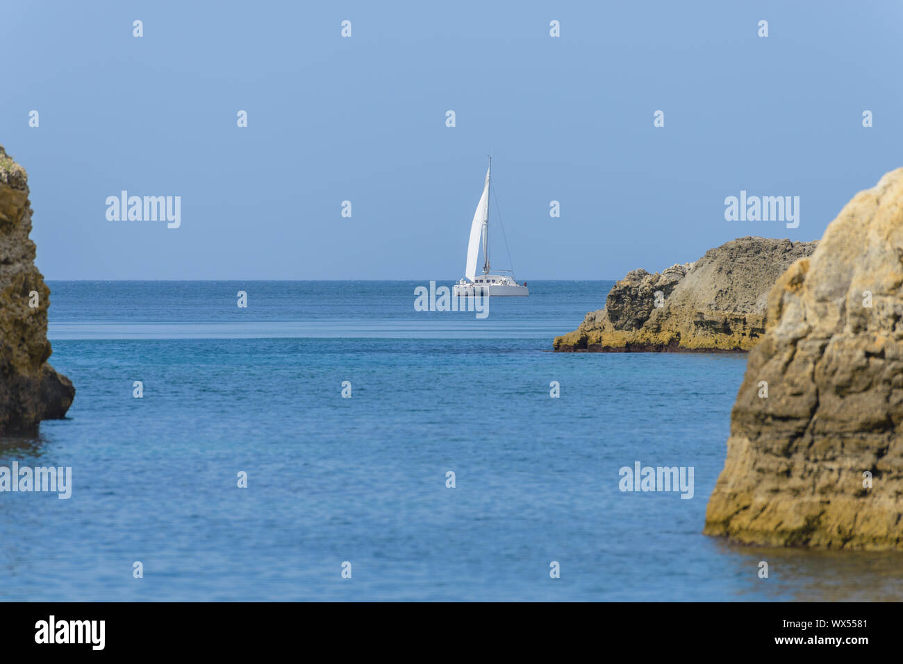 Yacht à voile blanc Banque D'Images