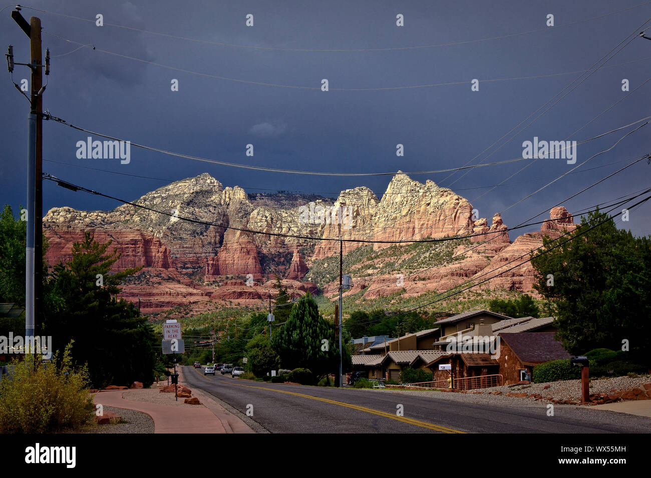 Sedona Red Rock beau coucher de soleil montagne rougeoyante Banque D'Images