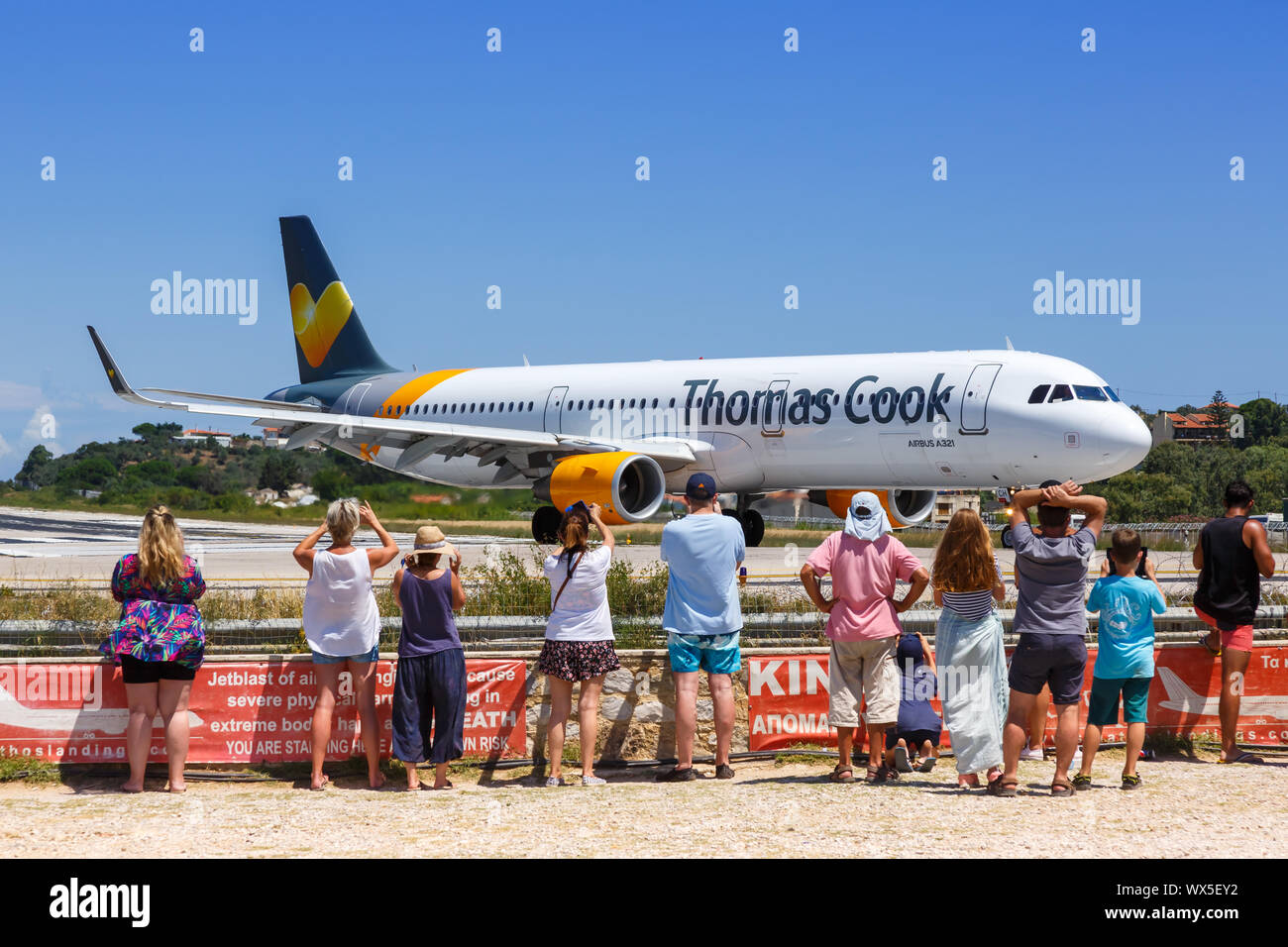 Skiathos, Grèce - 30 juillet 2019 : Thomas Cook Airlines Scandinavie Airbus A321 avion à l'aéroport de Skiathos (JSI) en Grèce. Banque D'Images