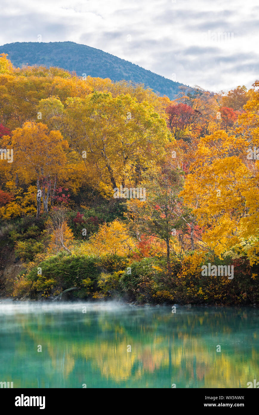 Automne Lac Onsen au Japon Aomori Banque D'Images