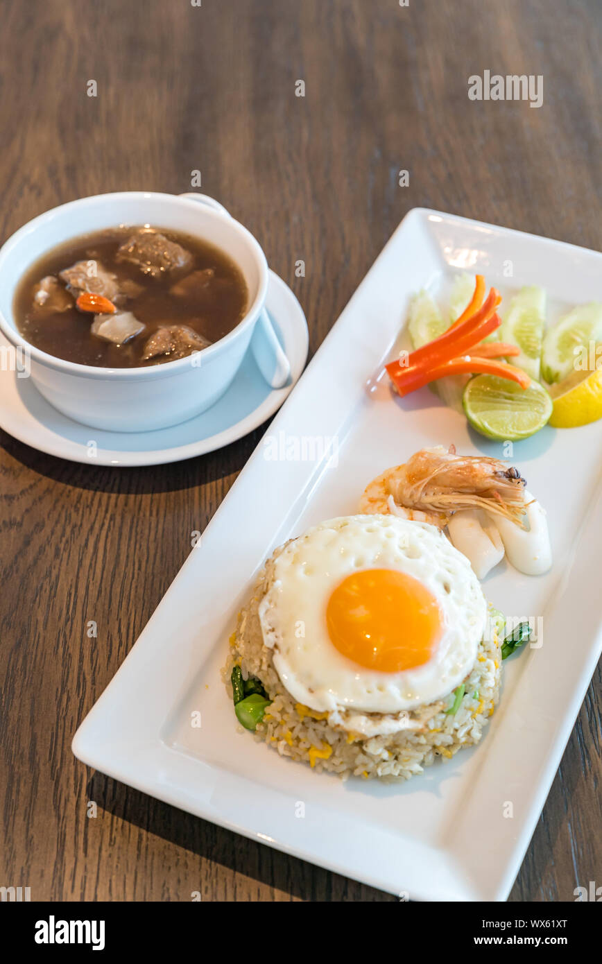 Riz frit de fruits de mer Banque D'Images