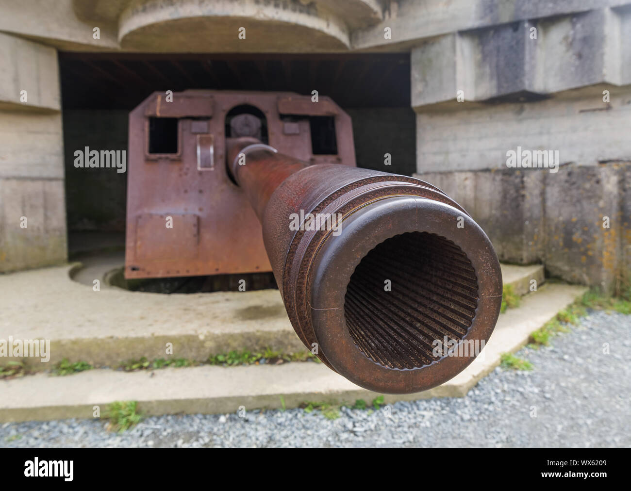 Vieux canon allemand à Longues-Sur-Mer - Normandie France Banque D'Images