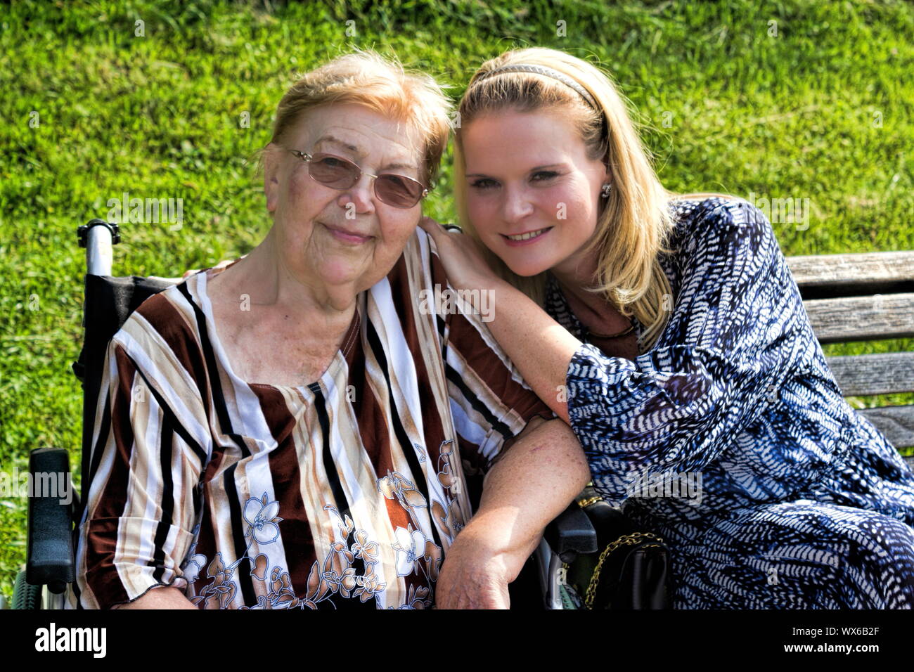 Grand-mère et sa petite-fille Banque D'Images