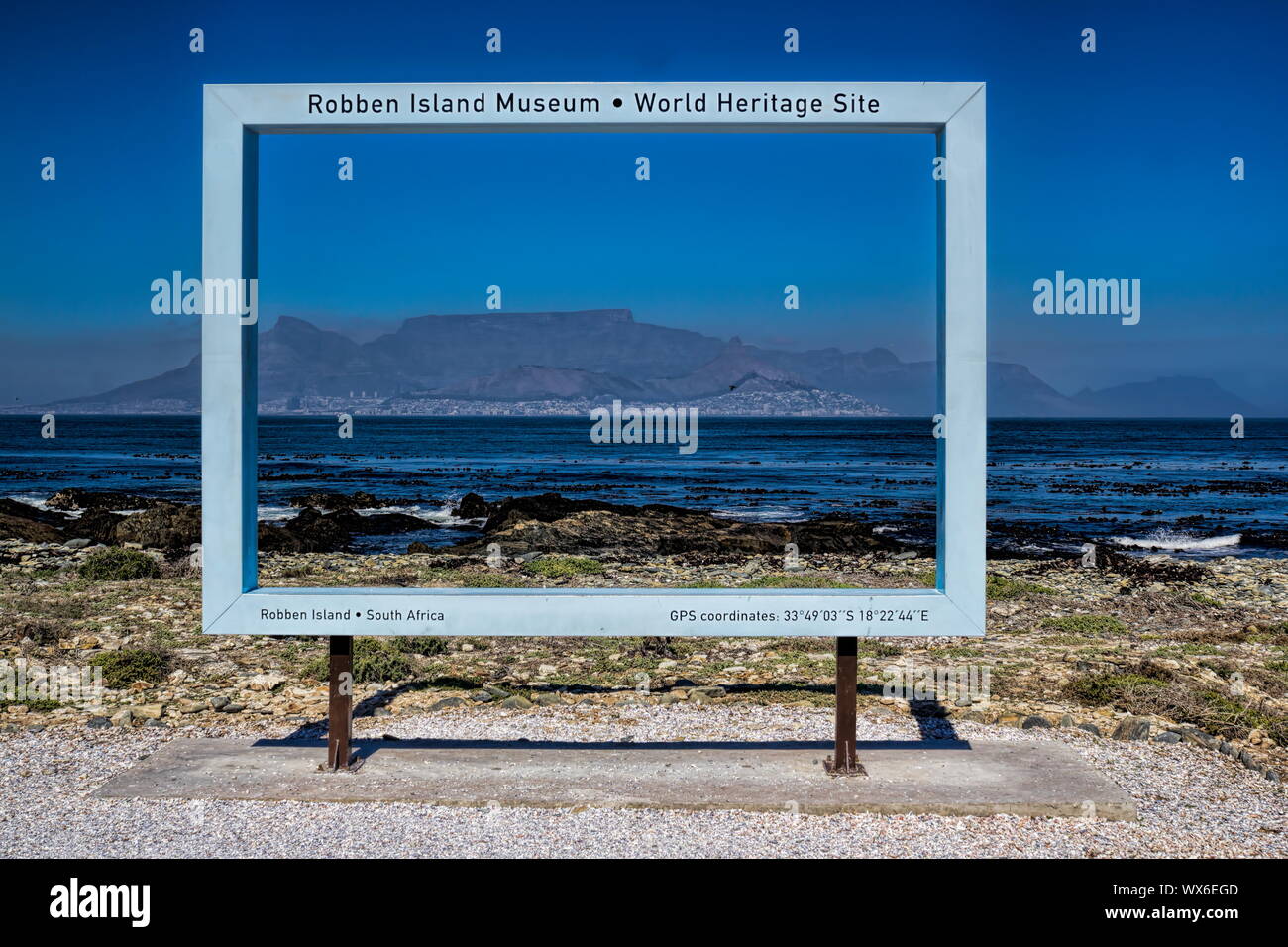 L'île de Robben Island et la montagne de la table Banque D'Images