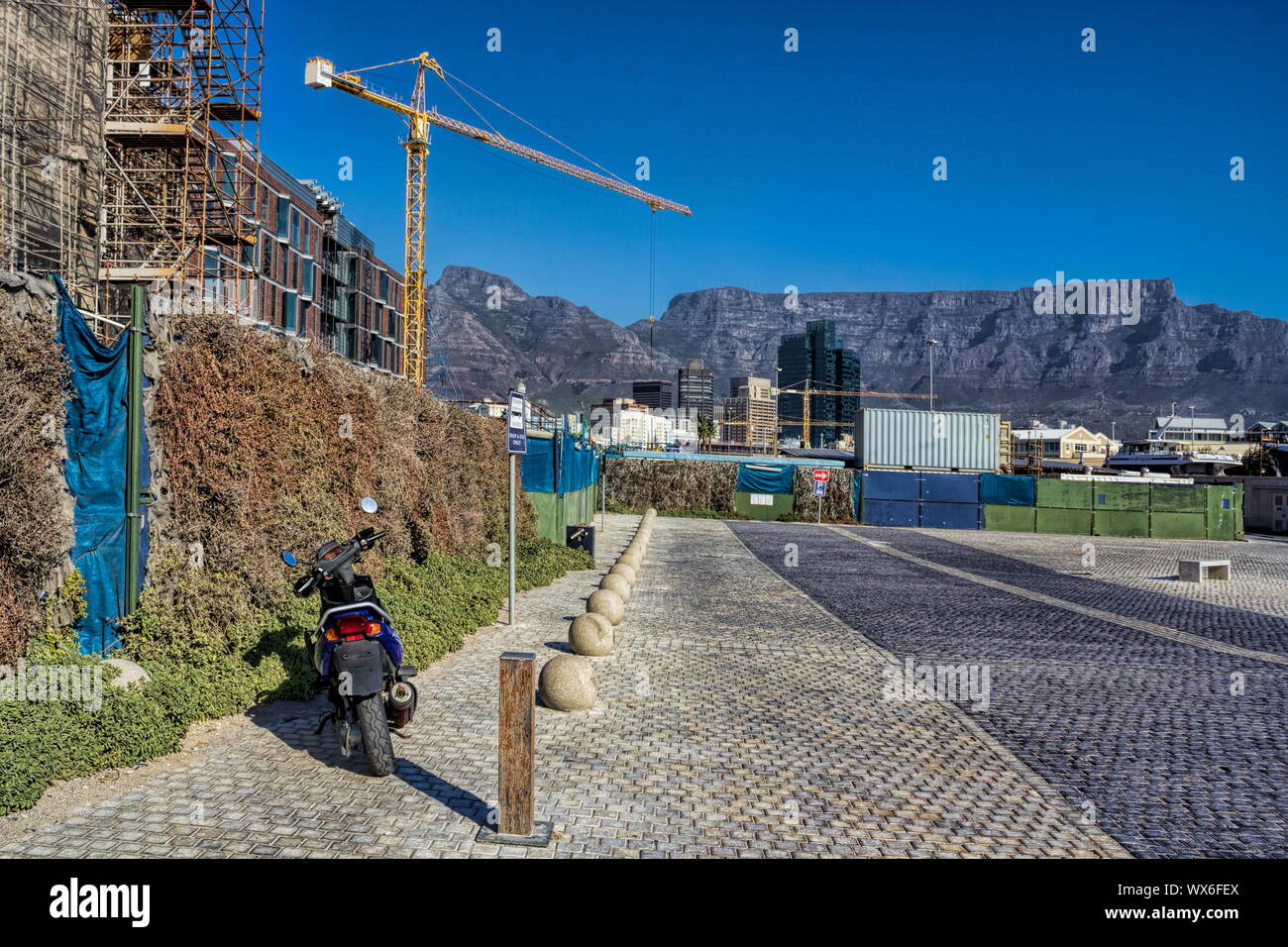 Cape Town, site de construction et la montagne de la table Banque D'Images