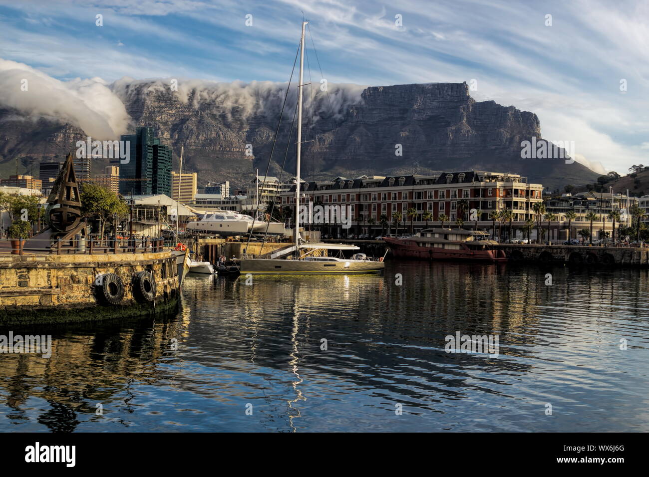Cape Town, Waterfront et la montagne de la table Banque D'Images
