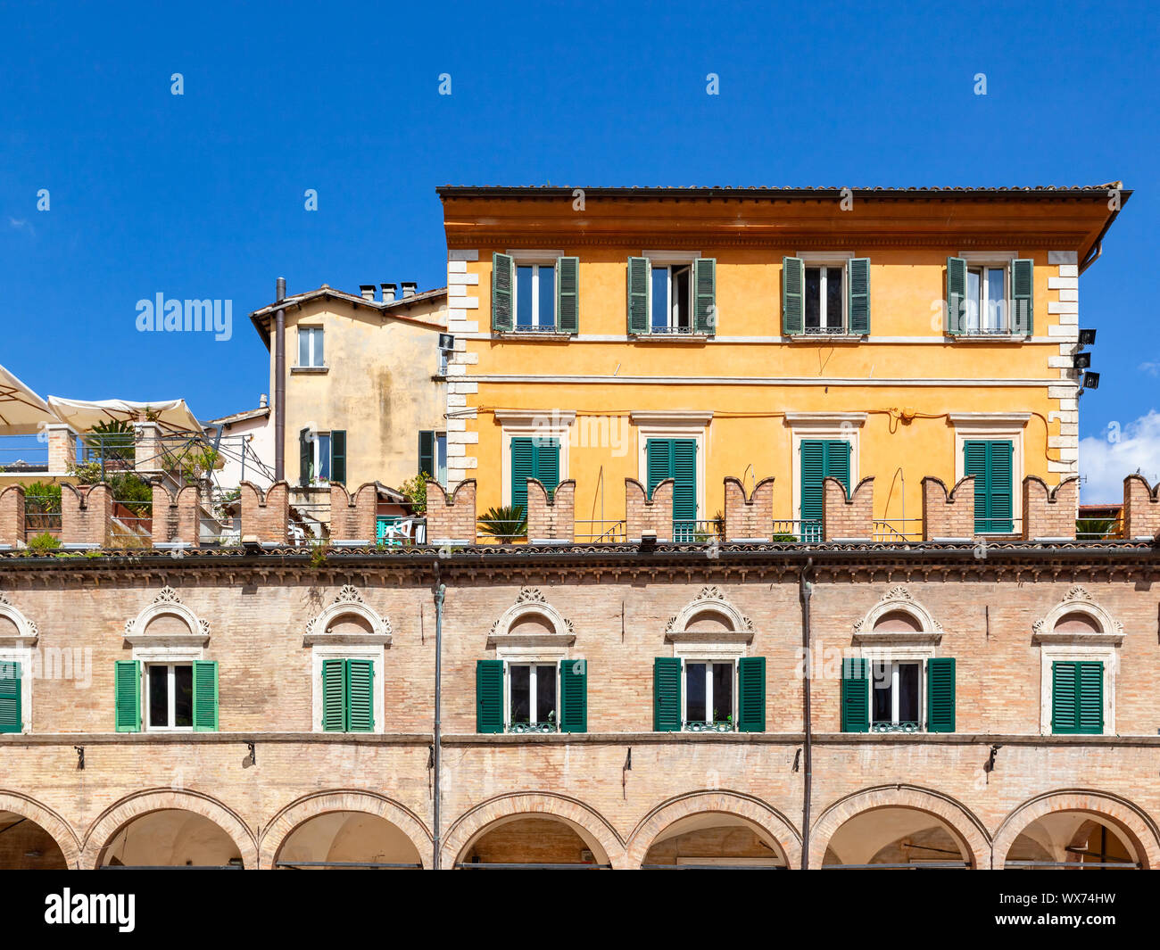 La Piazza del Popolo à Ascoli Piceno Italie Banque D'Images