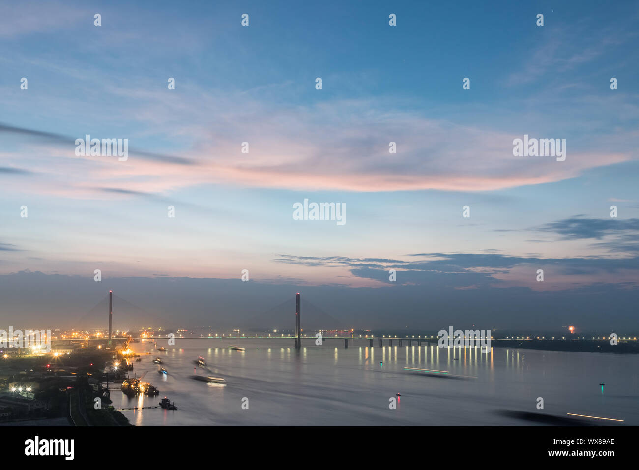 Pont du jiujiang dans nightfall Banque D'Images
