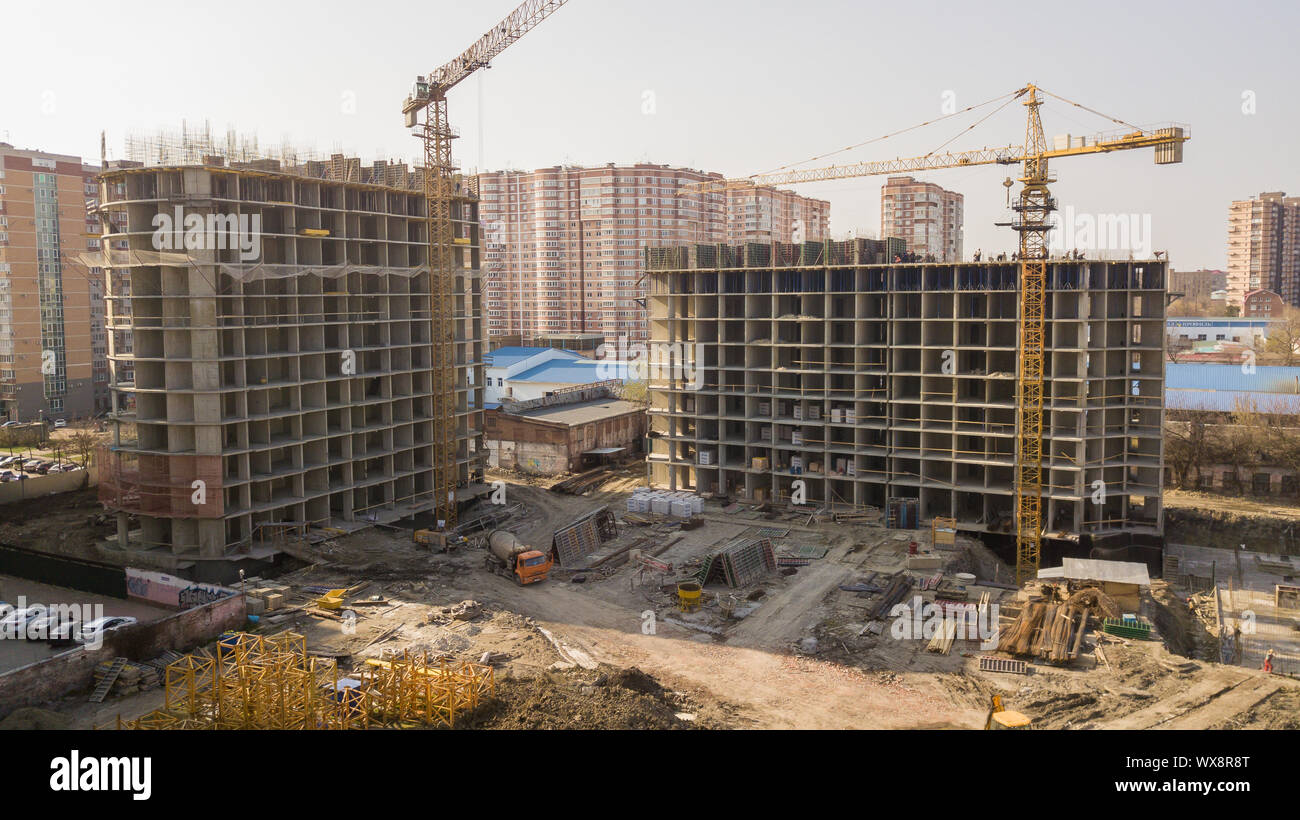 La construction de grands immeubles modernes. La construction progressive des structures. Banque D'Images