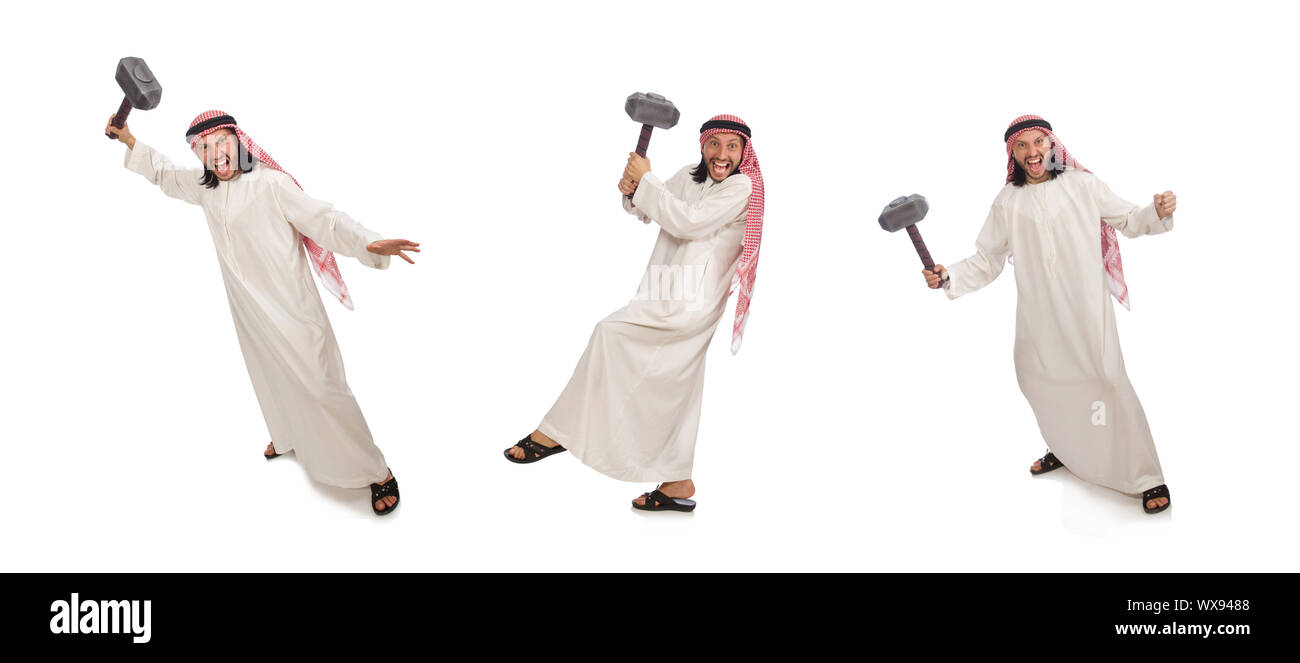L'homme arabe en colère avec hammer isolated on white Banque D'Images