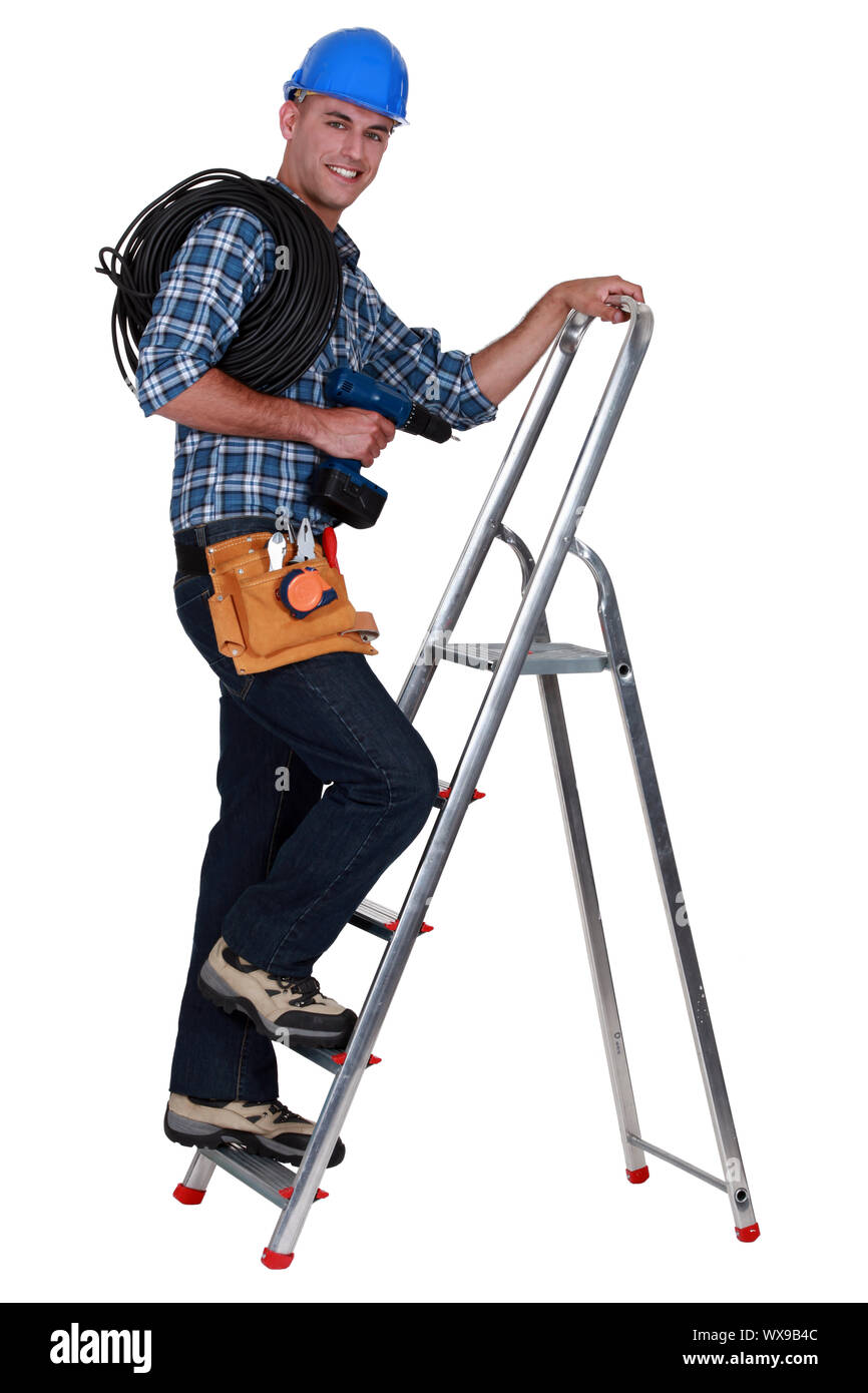Un électricien d'une échelle d'escalade Photo Stock - Alamy