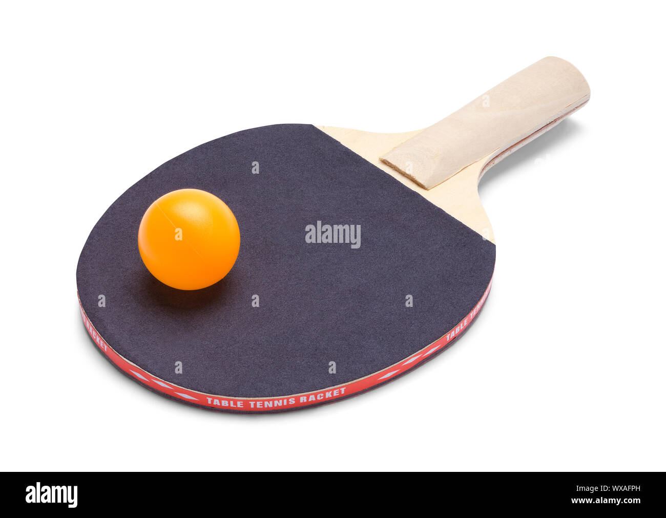 Ping Pong Paddle noir avec balle jaune isolé sur blanc. Banque D'Images